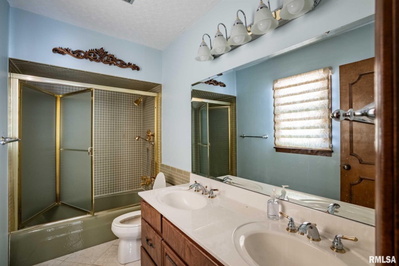 1702 REDBUD Lane, Marion, Illinois 62959, 3 Bedrooms Bedrooms, 0 ,3 BathroomsBathrooms,Residential,For Sale,REDBUD,0,RMAQC4267267