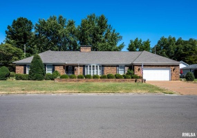 1702 REDBUD Lane, Marion, Illinois 62959, 3 Bedrooms Bedrooms, 0 ,3 BathroomsBathrooms,Residential,For Sale,REDBUD,0,RMAQC4267267