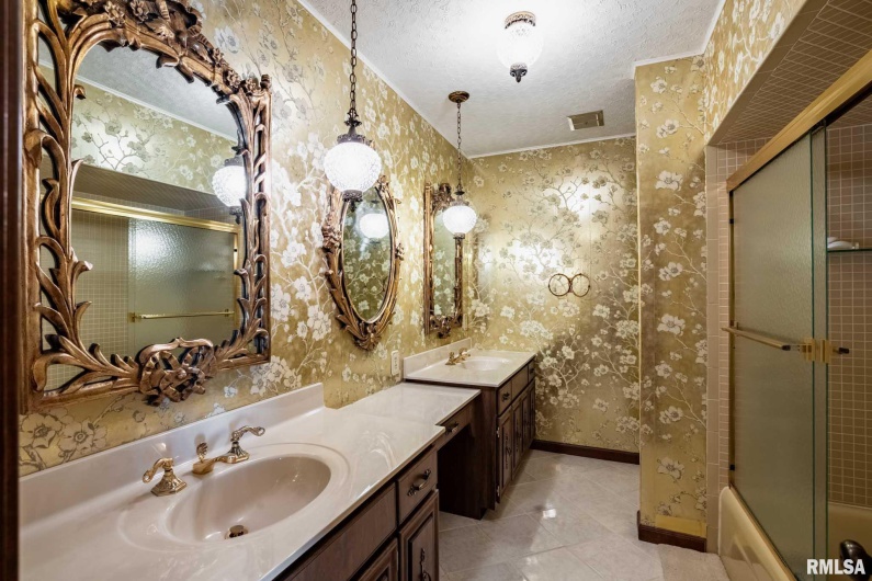 1702 REDBUD Lane, Marion, Illinois 62959, 3 Bedrooms Bedrooms, 0 ,3 BathroomsBathrooms,Residential,For Sale,REDBUD,0,RMAQC4267267