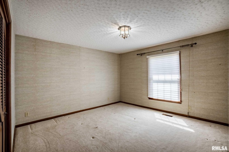 1702 REDBUD Lane, Marion, Illinois 62959, 3 Bedrooms Bedrooms, 0 ,3 BathroomsBathrooms,Residential,For Sale,REDBUD,0,RMAQC4267267