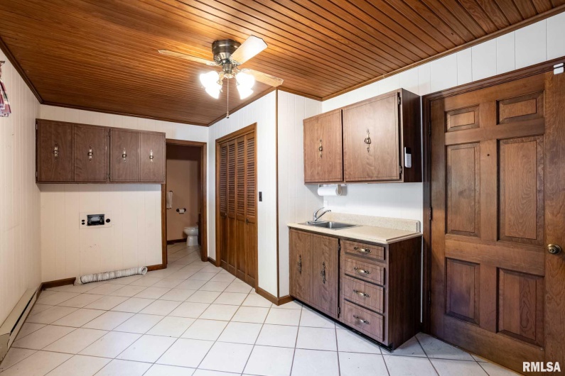 1702 REDBUD Lane, Marion, Illinois 62959, 3 Bedrooms Bedrooms, 0 ,3 BathroomsBathrooms,Residential,For Sale,REDBUD,0,RMAQC4267267