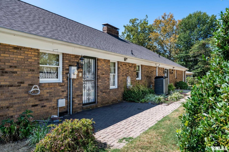 1702 REDBUD Lane, Marion, Illinois 62959, 3 Bedrooms Bedrooms, 0 ,3 BathroomsBathrooms,Residential,For Sale,REDBUD,0,RMAQC4267267