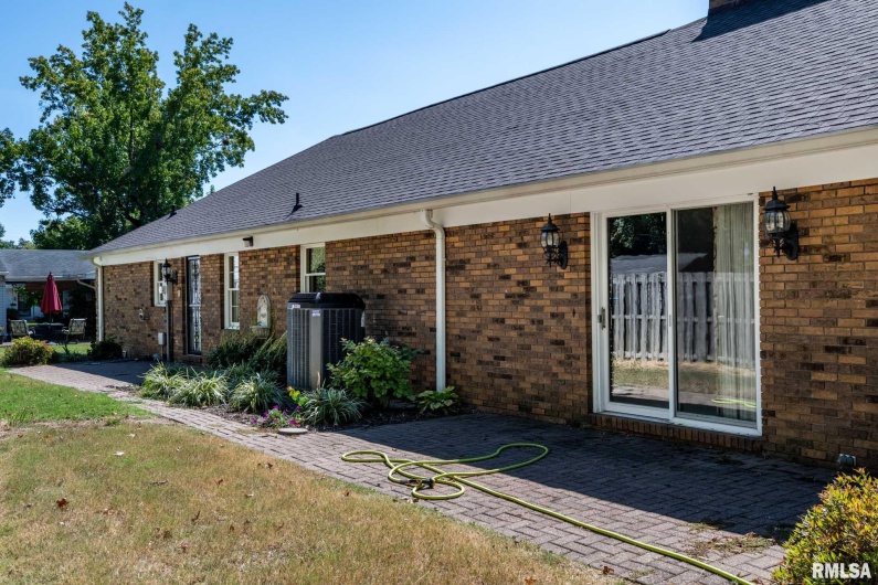 1702 REDBUD Lane, Marion, Illinois 62959, 3 Bedrooms Bedrooms, 0 ,3 BathroomsBathrooms,Residential,For Sale,REDBUD,0,RMAQC4267267