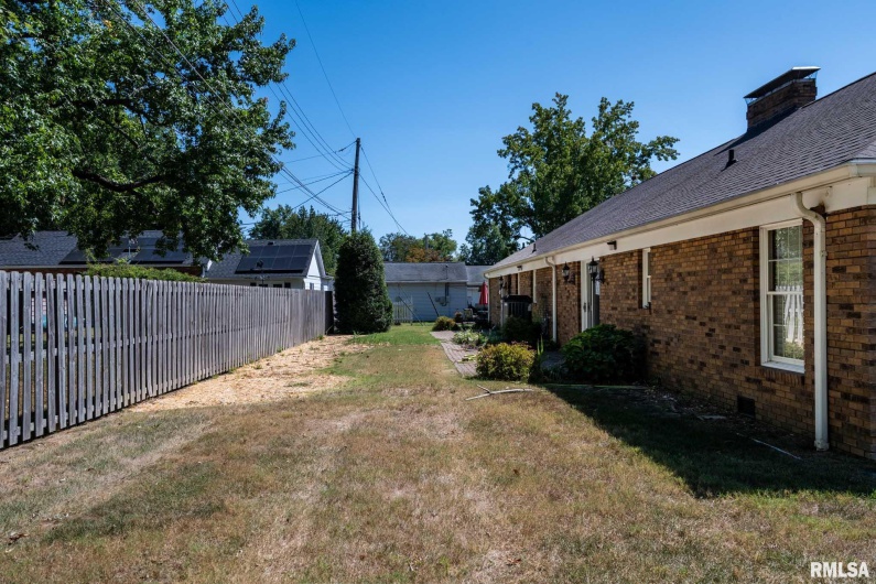 1702 REDBUD Lane, Marion, Illinois 62959, 3 Bedrooms Bedrooms, 0 ,3 BathroomsBathrooms,Residential,For Sale,REDBUD,0,RMAQC4267267