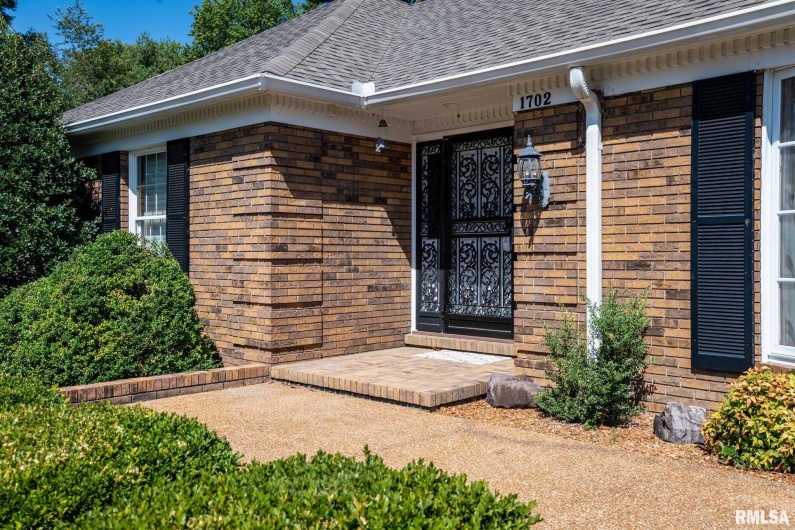 1702 REDBUD Lane, Marion, Illinois 62959, 3 Bedrooms Bedrooms, 0 ,3 BathroomsBathrooms,Residential,For Sale,REDBUD,0,RMAQC4267267