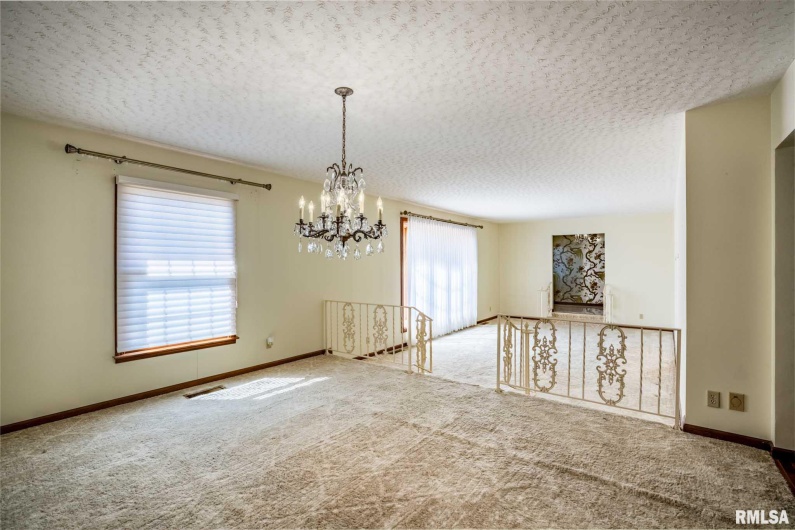 1702 REDBUD Lane, Marion, Illinois 62959, 3 Bedrooms Bedrooms, 0 ,3 BathroomsBathrooms,Residential,For Sale,REDBUD,0,RMAQC4267267