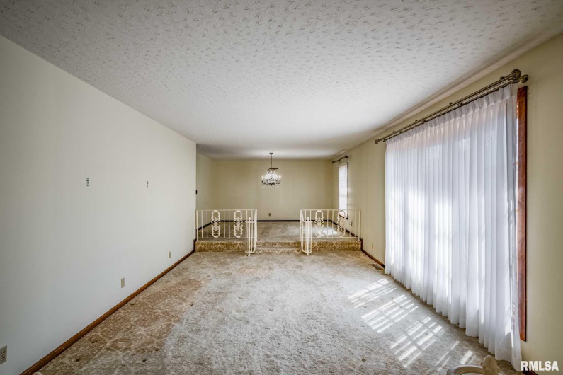 1702 REDBUD Lane, Marion, Illinois 62959, 3 Bedrooms Bedrooms, 0 ,3 BathroomsBathrooms,Residential,For Sale,REDBUD,0,RMAQC4267267