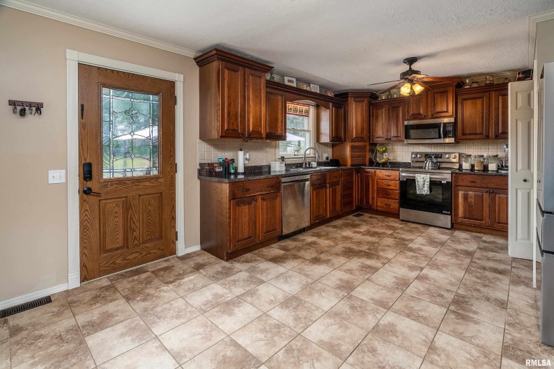 3700 State Route 147, Vienna, Illinois 62995, 3 Bedrooms Bedrooms, 0 ,3 BathroomsBathrooms,Residential,For Sale,State Route 147,0,RMAEB459686