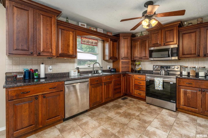 3700 State Route 147, Vienna, Illinois 62995, 3 Bedrooms Bedrooms, 0 ,3 BathroomsBathrooms,Residential,For Sale,State Route 147,0,RMAEB459686