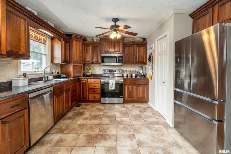 3700 State Route 147, Vienna, Illinois 62995, 3 Bedrooms Bedrooms, 0 ,3 BathroomsBathrooms,Residential,For Sale,State Route 147,0,RMAEB459686
