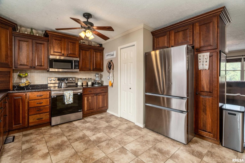 3700 State Route 147, Vienna, Illinois 62995, 3 Bedrooms Bedrooms, 0 ,3 BathroomsBathrooms,Residential,For Sale,State Route 147,0,RMAEB459686