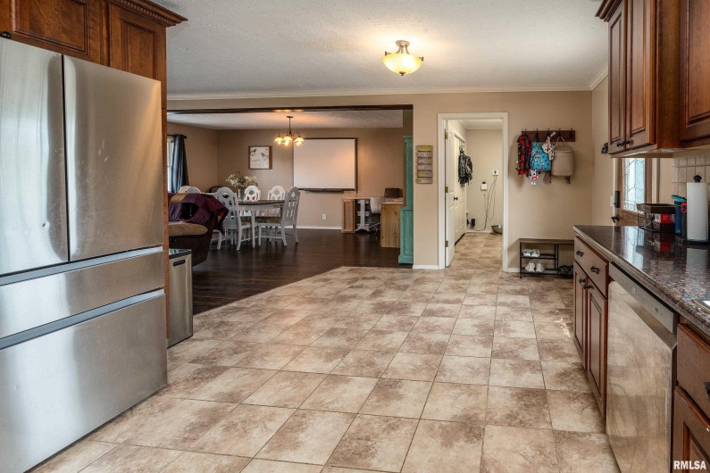 3700 State Route 147, Vienna, Illinois 62995, 3 Bedrooms Bedrooms, 0 ,3 BathroomsBathrooms,Residential,For Sale,State Route 147,0,RMAEB459686
