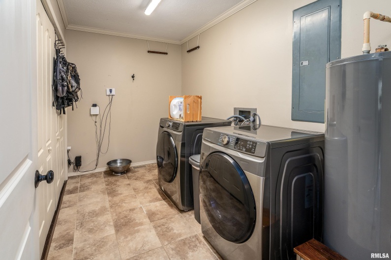 3700 State Route 147, Vienna, Illinois 62995, 3 Bedrooms Bedrooms, 0 ,3 BathroomsBathrooms,Residential,For Sale,State Route 147,0,RMAEB459686
