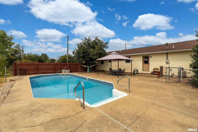 3700 State Route 147, Vienna, Illinois 62995, 3 Bedrooms Bedrooms, 0 ,3 BathroomsBathrooms,Residential,For Sale,State Route 147,0,RMAEB459686