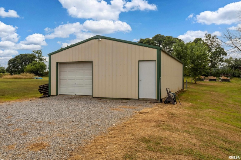 3700 State Route 147, Vienna, Illinois 62995, 3 Bedrooms Bedrooms, 0 ,3 BathroomsBathrooms,Residential,For Sale,State Route 147,0,RMAEB459686