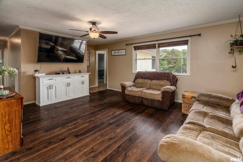 3700 State Route 147, Vienna, Illinois 62995, 3 Bedrooms Bedrooms, 0 ,3 BathroomsBathrooms,Residential,For Sale,State Route 147,0,RMAEB459686