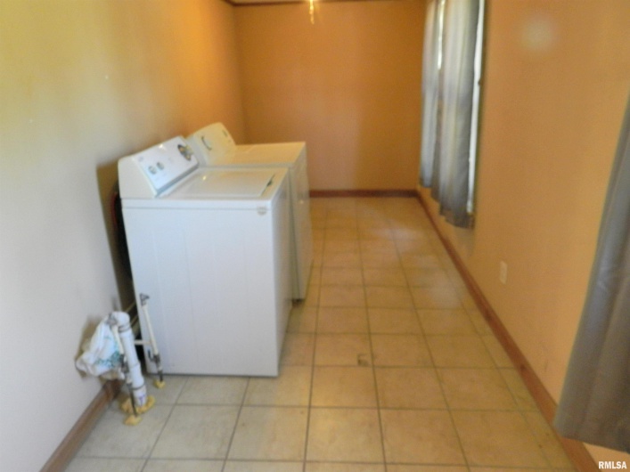316 WILLIAMS Street, Rosiclare, Illinois 62982, 3 Bedrooms Bedrooms, 0 ,2 BathroomsBathrooms,Residential,For Sale,WILLIAMS,0,RMAEB459689