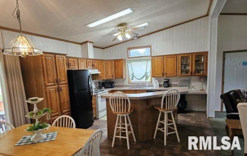 614 COLLEGE Street, Harrisburg, Illinois 62946, 3 Bedrooms Bedrooms, 0 ,2 BathroomsBathrooms,Residential,For Sale,COLLEGE,0,RMAEB459690