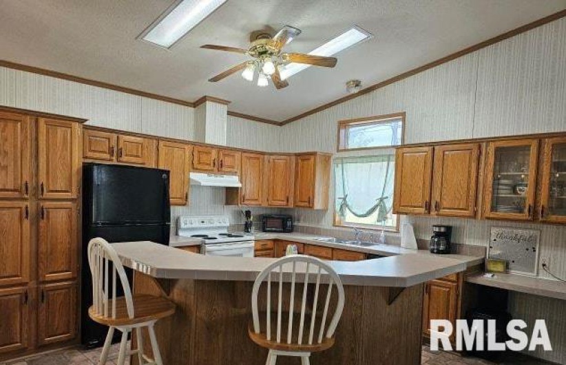 614 COLLEGE Street, Harrisburg, Illinois 62946, 3 Bedrooms Bedrooms, 0 ,2 BathroomsBathrooms,Residential,For Sale,COLLEGE,0,RMAEB459690