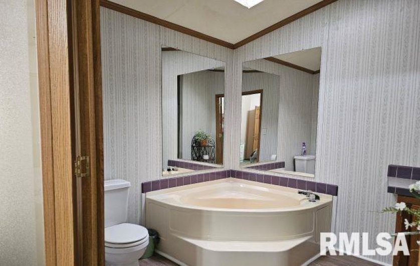 614 COLLEGE Street, Harrisburg, Illinois 62946, 3 Bedrooms Bedrooms, 0 ,2 BathroomsBathrooms,Residential,For Sale,COLLEGE,0,RMAEB459690