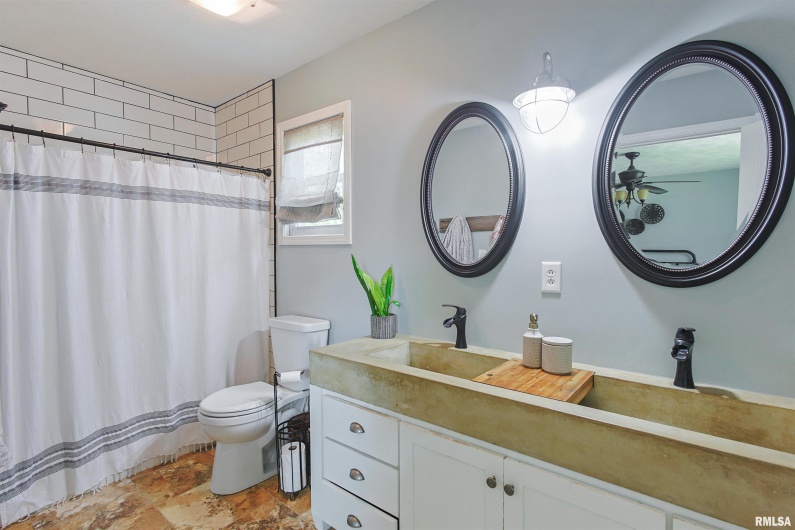 345 Lovers Lane, Harrisburg, Illinois 62946, 3 Bedrooms Bedrooms, 0 ,2 BathroomsBathrooms,Residential,For Sale,Lovers,0,RMAEB459693