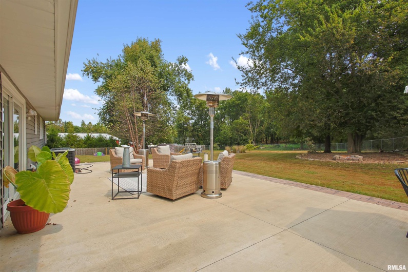 345 Lovers Lane, Harrisburg, Illinois 62946, 3 Bedrooms Bedrooms, 0 ,2 BathroomsBathrooms,Residential,For Sale,Lovers,0,RMAEB459693