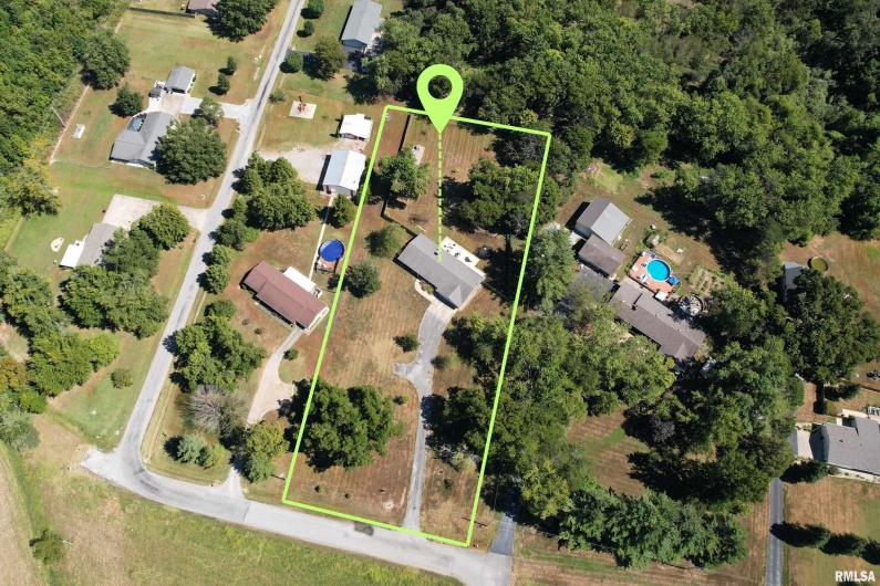 345 Lovers Lane, Harrisburg, Illinois 62946, 3 Bedrooms Bedrooms, 0 ,2 BathroomsBathrooms,Residential,For Sale,Lovers,0,RMAEB459693