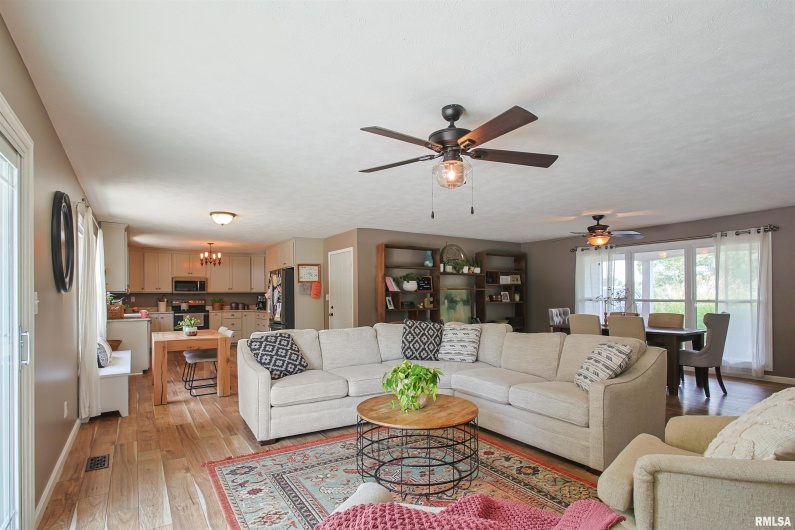 345 Lovers Lane, Harrisburg, Illinois 62946, 3 Bedrooms Bedrooms, 0 ,2 BathroomsBathrooms,Residential,For Sale,Lovers,0,RMAEB459693