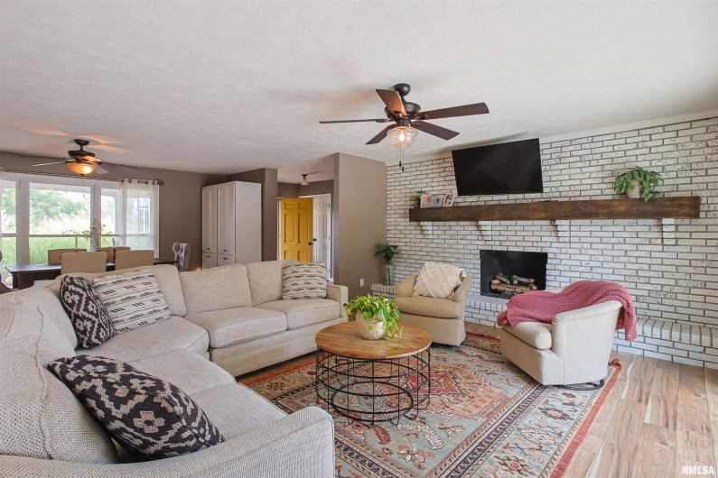 345 Lovers Lane, Harrisburg, Illinois 62946, 3 Bedrooms Bedrooms, 0 ,2 BathroomsBathrooms,Residential,For Sale,Lovers,0,RMAEB459693