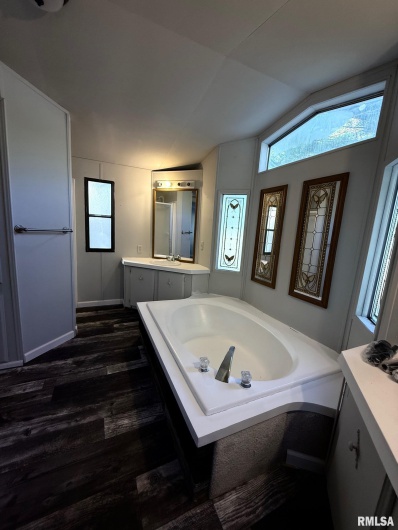 73 Grassy Meadow, Carbondale, Illinois 62901, 2 Bedrooms Bedrooms, 0 ,2 BathroomsBathrooms,Residential,For Sale,Grassy Meadow,0,RMAQC4267277