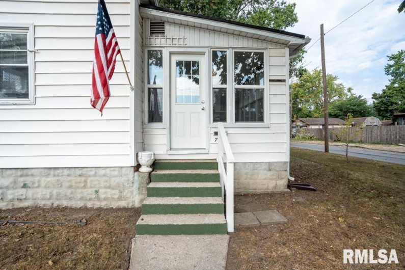 721 16TH Street, Herrin, Illinois 62948, 2 Bedrooms Bedrooms, 0 ,1 BathroomBathrooms,Residential,For Sale,16TH,0,RMAQC4267280
