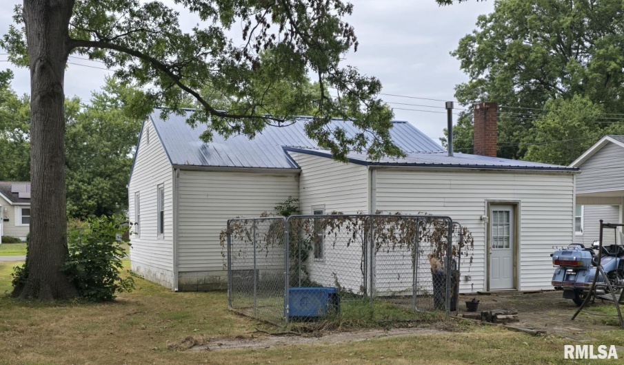 505 2ND Street, Marion, Illinois 62959, 2 Bedrooms Bedrooms, 0 ,1 BathroomBathrooms,Residential,For Sale,2ND,0,RMAEB459710
