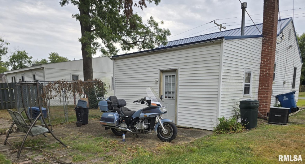 505 2ND Street, Marion, Illinois 62959, 2 Bedrooms Bedrooms, 0 ,1 BathroomBathrooms,Residential,For Sale,2ND,0,RMAEB459710
