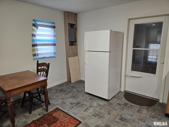 505 2ND Street, Marion, Illinois 62959, 2 Bedrooms Bedrooms, 0 ,1 BathroomBathrooms,Residential,For Sale,2ND,0,RMAEB459710