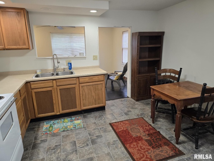 505 2ND Street, Marion, Illinois 62959, 2 Bedrooms Bedrooms, 0 ,1 BathroomBathrooms,Residential,For Sale,2ND,0,RMAEB459710