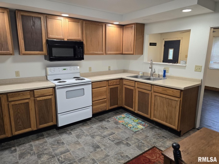 505 2ND Street, Marion, Illinois 62959, 2 Bedrooms Bedrooms, 0 ,1 BathroomBathrooms,Residential,For Sale,2ND,0,RMAEB459710