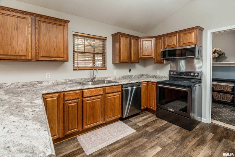 1710 Broeking Road, Marion, Illinois 62959, 3 Bedrooms Bedrooms, 0 ,2 BathroomsBathrooms,Residential,For Sale,Broeking,0,RMAEB459707