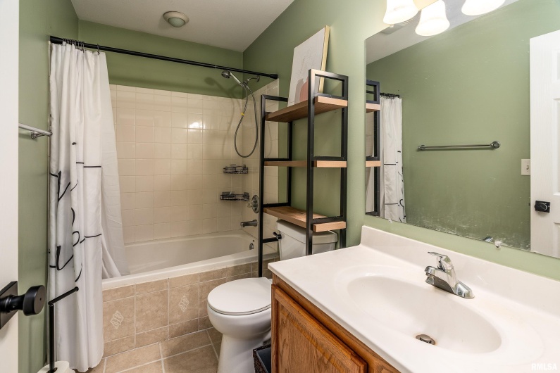 1710 Broeking Road, Marion, Illinois 62959, 3 Bedrooms Bedrooms, 0 ,2 BathroomsBathrooms,Residential,For Sale,Broeking,0,RMAEB459707