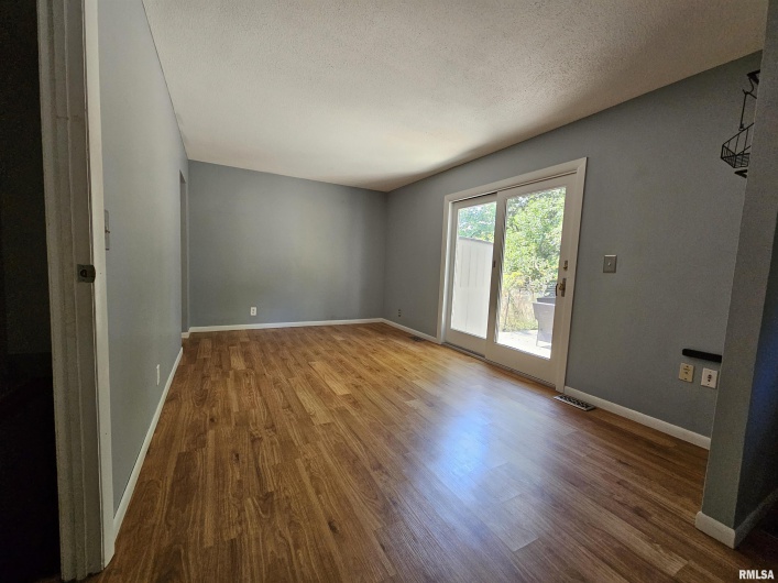 110 Lark Lane, Carbondale, Illinois 62901, 3 Bedrooms Bedrooms, 0 ,2 BathroomsBathrooms,Residential,For Sale,Lark,0,RMAEB459724