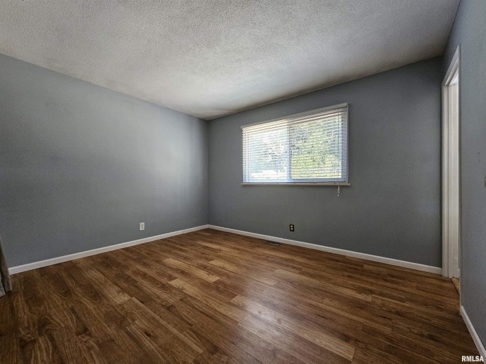 110 Lark Lane, Carbondale, Illinois 62901, 3 Bedrooms Bedrooms, 0 ,2 BathroomsBathrooms,Residential,For Sale,Lark,0,RMAEB459724
