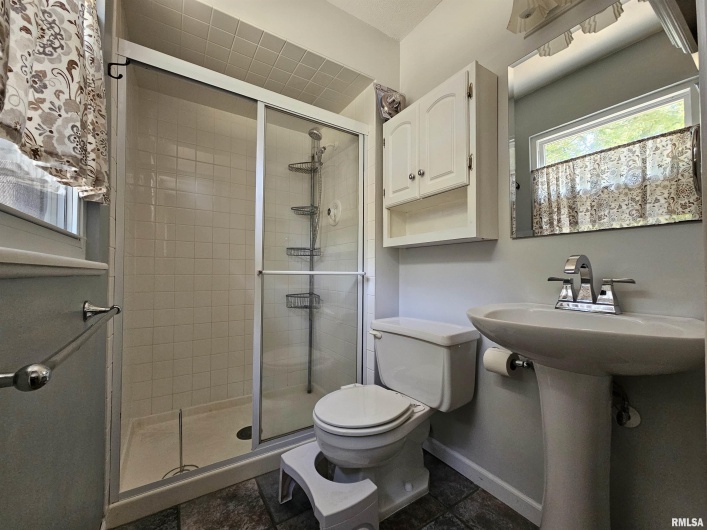 110 Lark Lane, Carbondale, Illinois 62901, 3 Bedrooms Bedrooms, 0 ,2 BathroomsBathrooms,Residential,For Sale,Lark,0,RMAEB459724