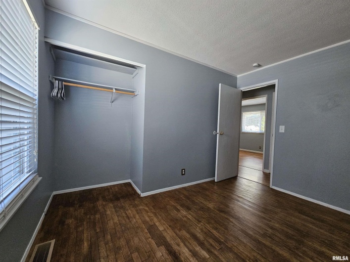 110 Lark Lane, Carbondale, Illinois 62901, 3 Bedrooms Bedrooms, 0 ,2 BathroomsBathrooms,Residential,For Sale,Lark,0,RMAEB459724