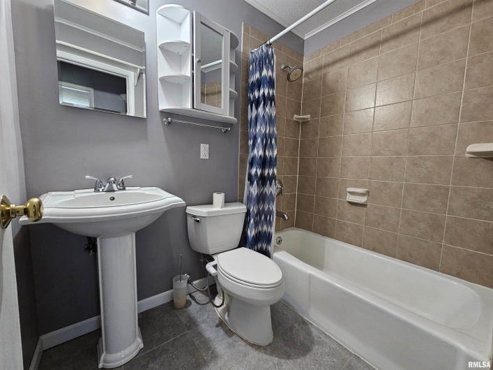 110 Lark Lane, Carbondale, Illinois 62901, 3 Bedrooms Bedrooms, 0 ,2 BathroomsBathrooms,Residential,For Sale,Lark,0,RMAEB459724