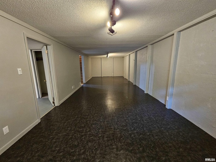 110 Lark Lane, Carbondale, Illinois 62901, 3 Bedrooms Bedrooms, 0 ,2 BathroomsBathrooms,Residential,For Sale,Lark,0,RMAEB459724