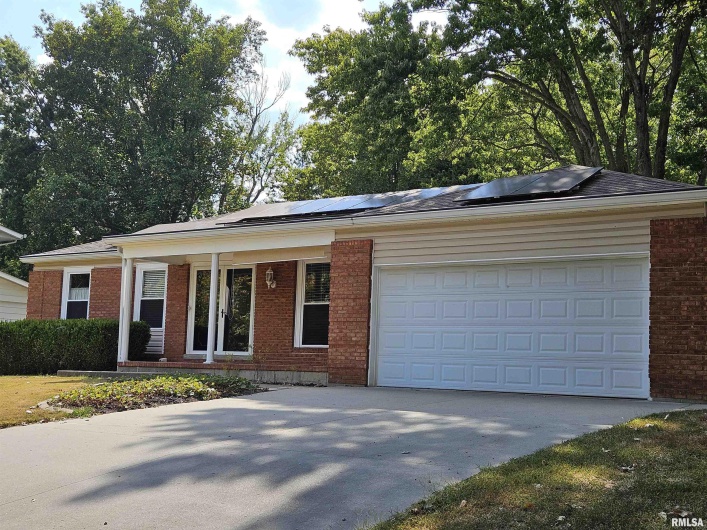 110 Lark Lane, Carbondale, Illinois 62901, 3 Bedrooms Bedrooms, 0 ,2 BathroomsBathrooms,Residential,For Sale,Lark,0,RMAEB459724