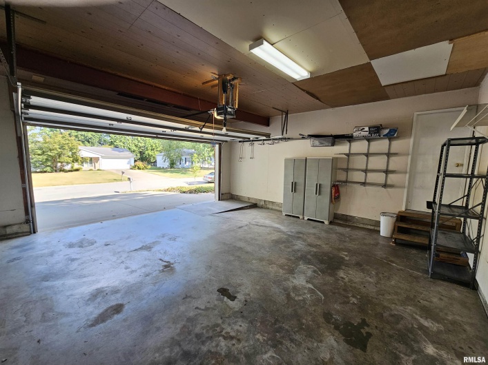 110 Lark Lane, Carbondale, Illinois 62901, 3 Bedrooms Bedrooms, 0 ,2 BathroomsBathrooms,Residential,For Sale,Lark,0,RMAEB459724