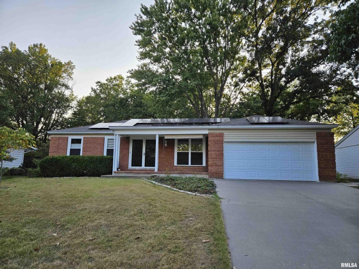 110 Lark Lane, Carbondale, Illinois 62901, 3 Bedrooms Bedrooms, 0 ,2 BathroomsBathrooms,Residential,For Sale,Lark,0,RMAEB459724