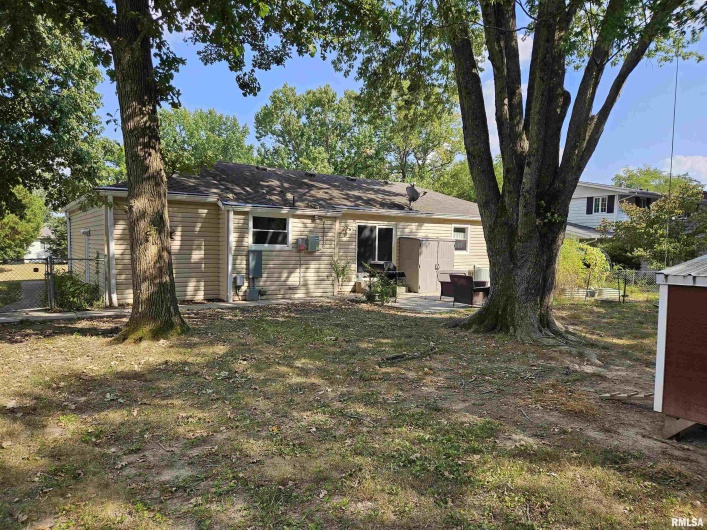110 Lark Lane, Carbondale, Illinois 62901, 3 Bedrooms Bedrooms, 0 ,2 BathroomsBathrooms,Residential,For Sale,Lark,0,RMAEB459724