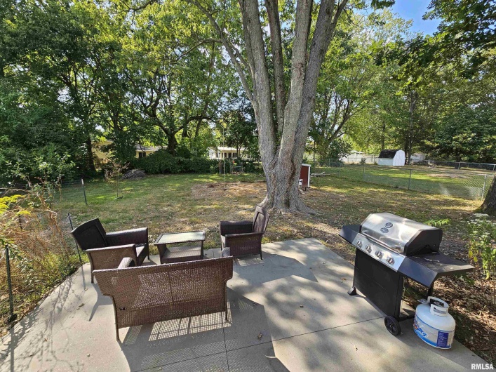 110 Lark Lane, Carbondale, Illinois 62901, 3 Bedrooms Bedrooms, 0 ,2 BathroomsBathrooms,Residential,For Sale,Lark,0,RMAEB459724