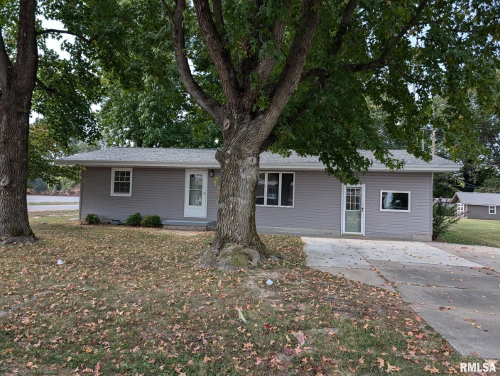 515 5TH Street, Elkville, Illinois 62932, 2 Bedrooms Bedrooms, 0 ,1 BathroomBathrooms,Residential,For Sale,5TH,0,RMAEB459729